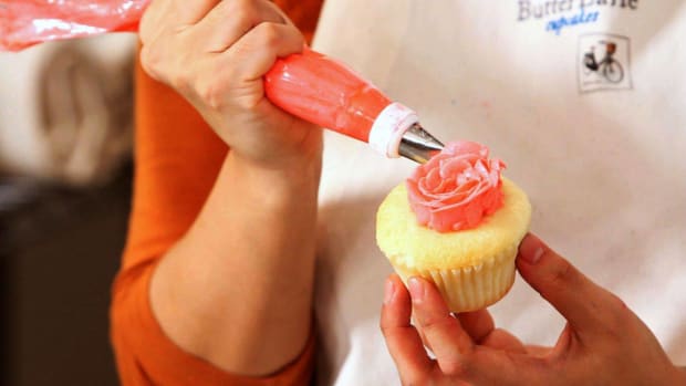 K. How to Make Rose Cupcakes Promo Image