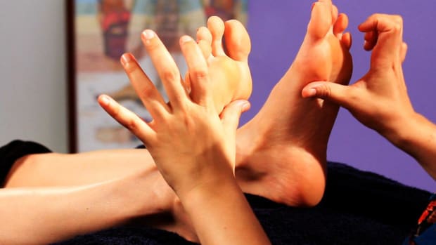 ZH. How to Relieve Sinus Congestion with Reflexology Promo Image