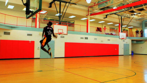ZV. How to Do a 360 Between the Legs Dunk with a Basketball Promo Image