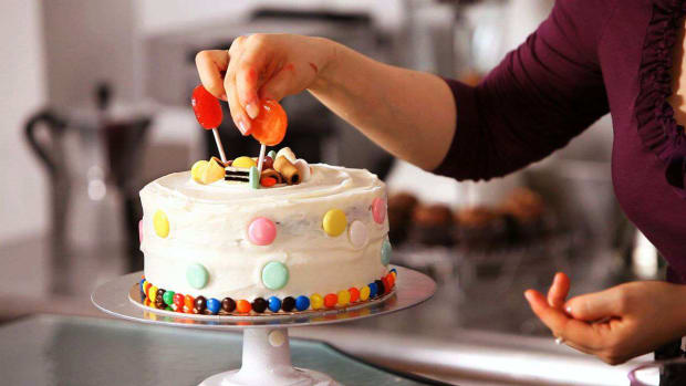 3 Techniques to Make Cake Decorations with Chocolate - Howcast
