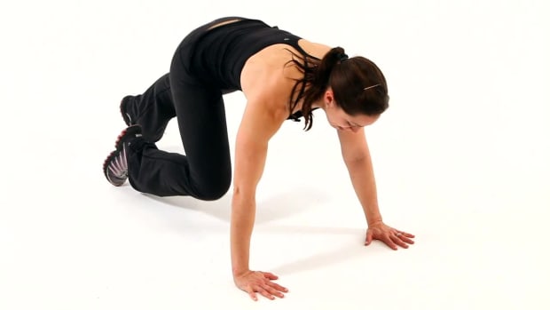 T. How to Do a Mountain Climber for a Boot Camp Workout Promo Image
