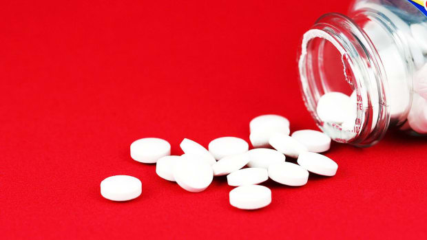 J. How to Use Aspirin to Heal a Pimple Promo Image