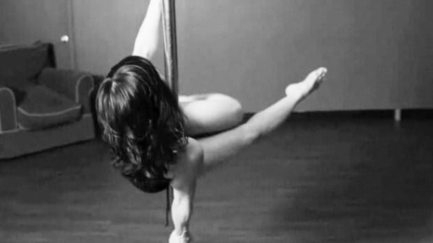 L. How to Do a Corkscrew Spin in Pole Dancing Promo Image