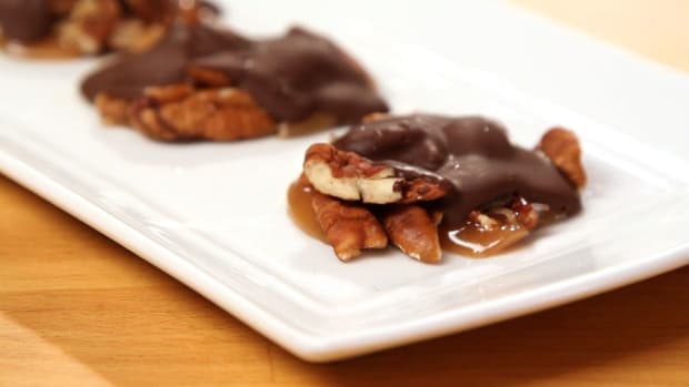 Q. How to Make Chocolate Turtles Promo Image