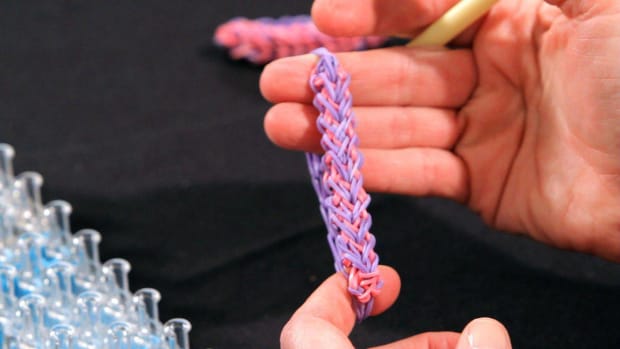 H. How to Make a Heart Rainbow Loom Bracelet Promo Image