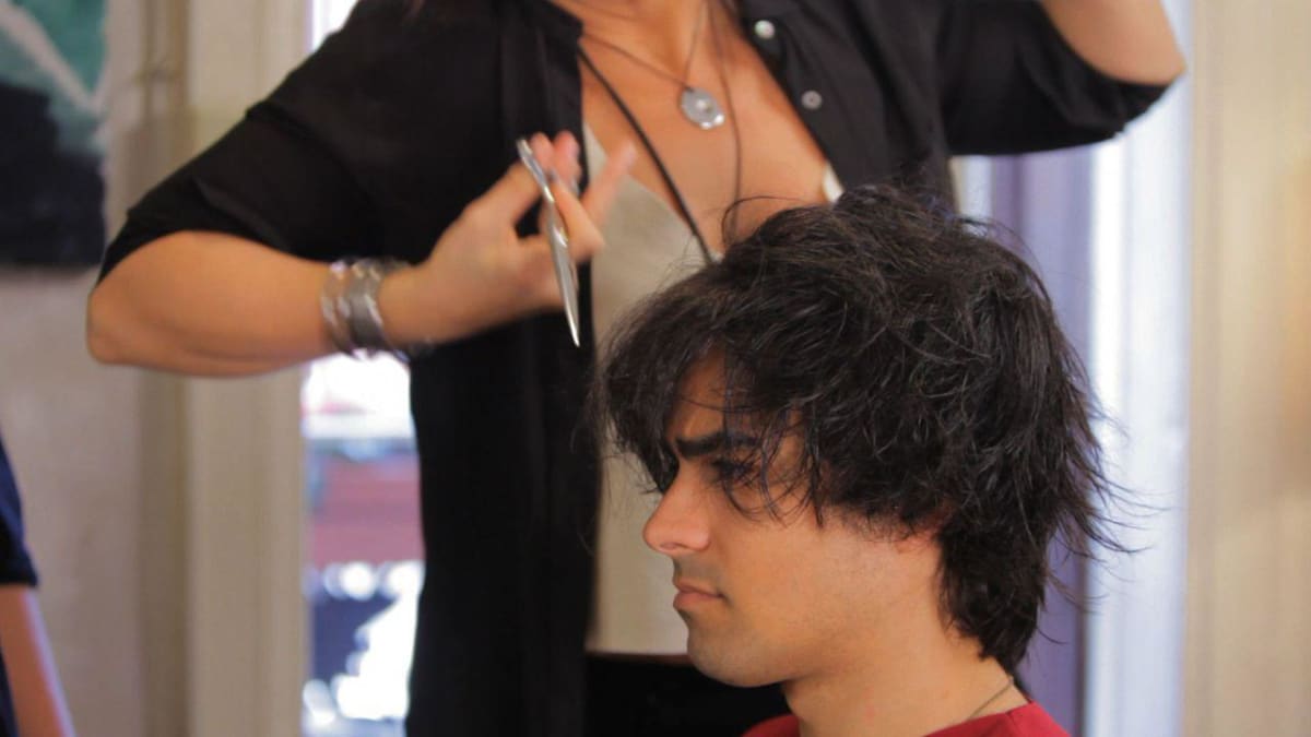Best Men's Haircuts for Medium-Length Hair - Howcast Best Men's Haircuts for Medium-Length Hair - Howcast