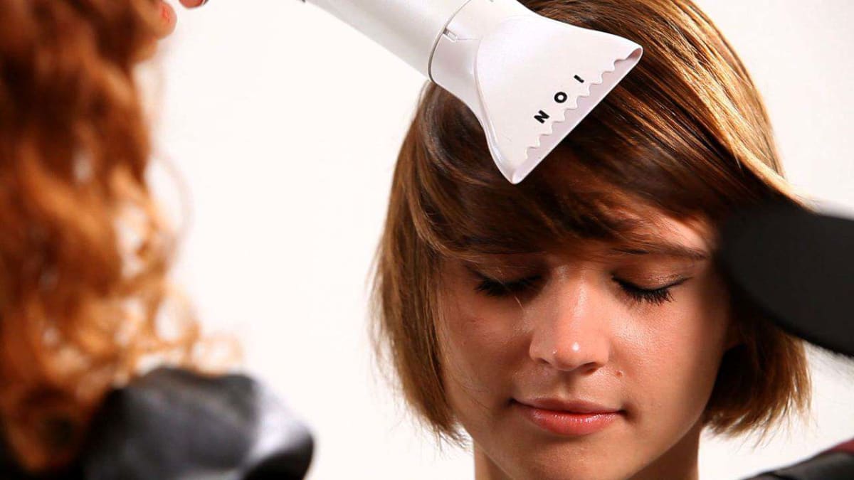 How to Straighten Short Hair with a Blow Dryer - Howcast How to Straighten Short Hair with a Blow Dryer - Howcast