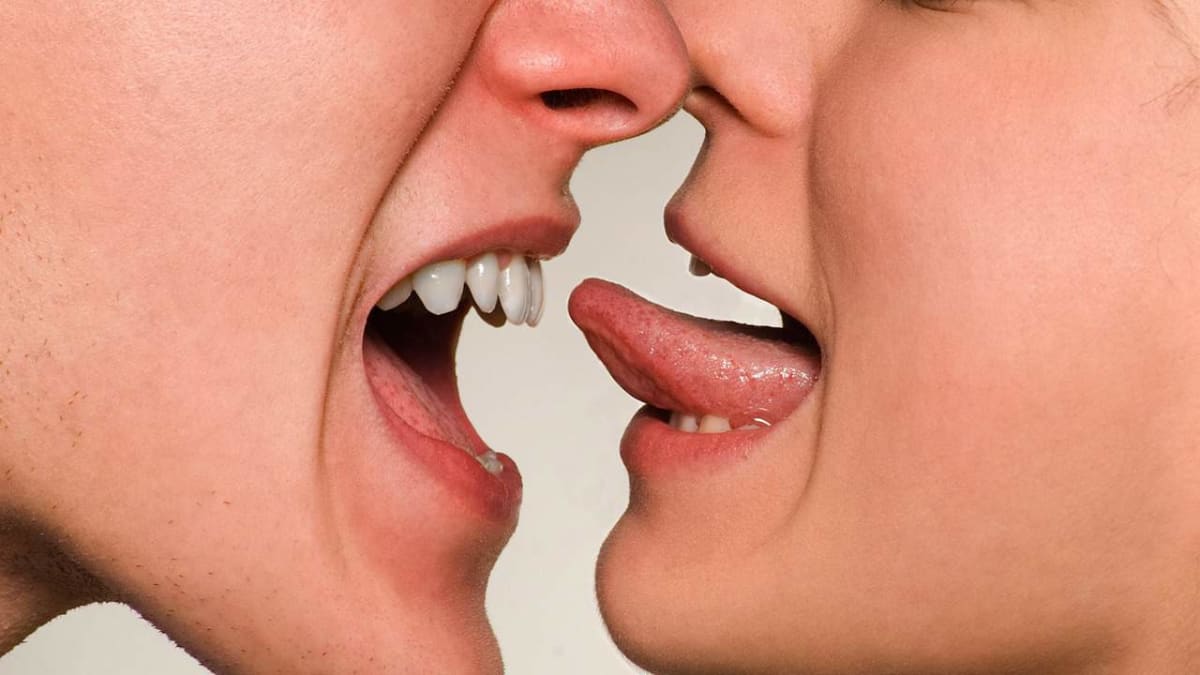 French kissing what to do with tongue