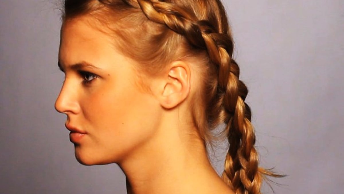 24+ Braid Hairstyles That Really Jazz Up Your Hair : Side Chunky Braid Hair  Down