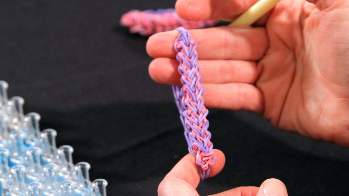 How to Make a Heart Rainbow Loom Bracelet - Howcast
