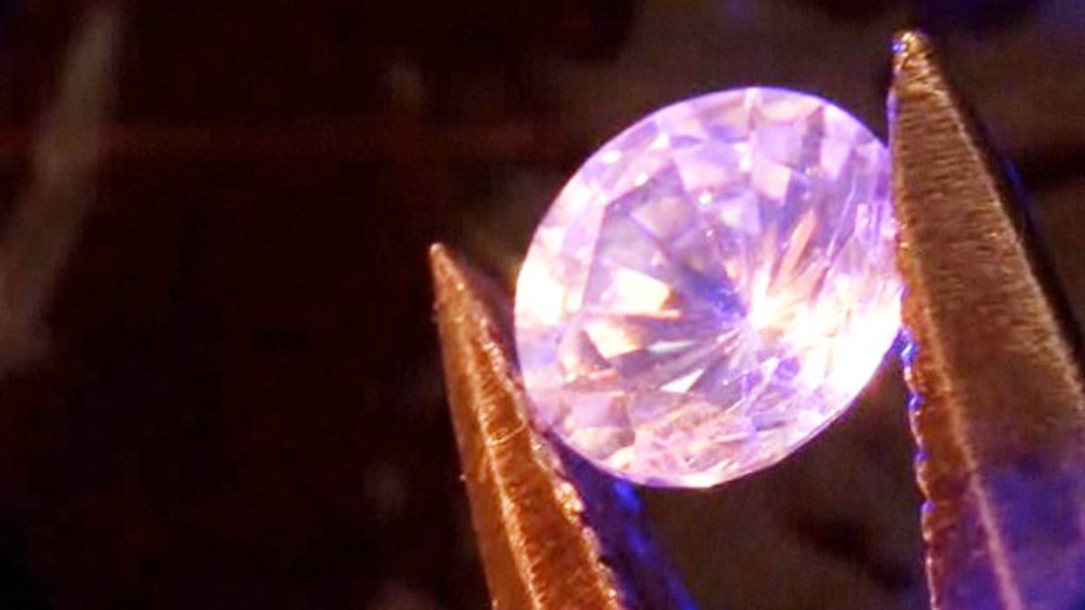 Real diamond under uv light deals