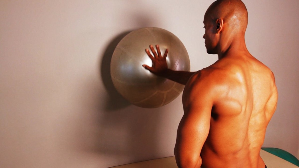 Exercise ball stabilizer outlet