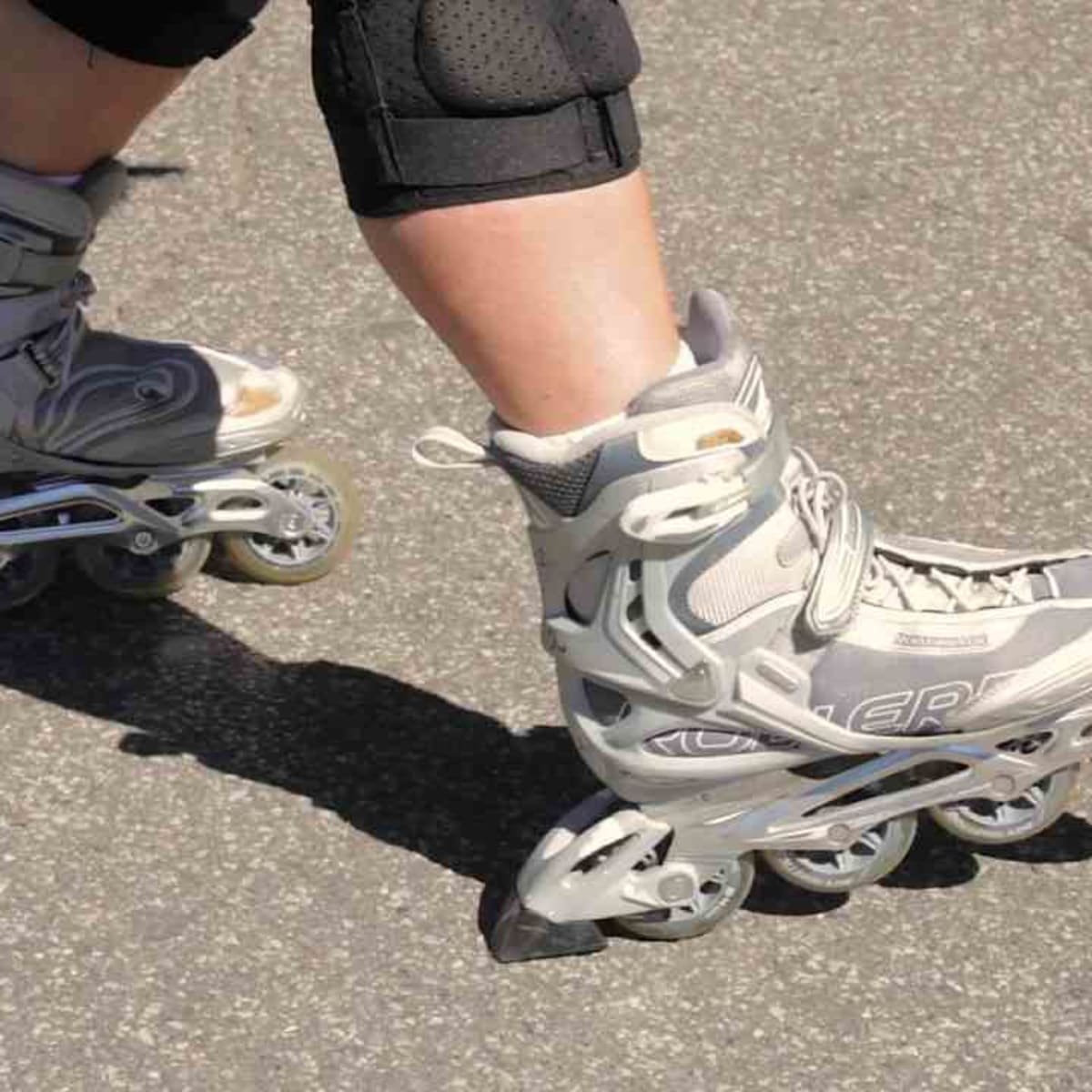 3 Ways To Stop On Rollerblades Howcast