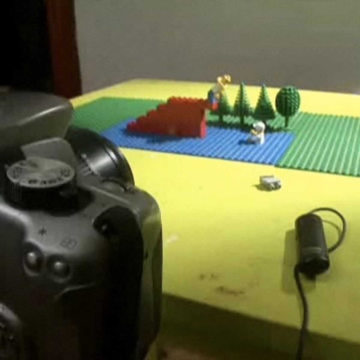 How to Make a Stop-Motion Animation Brick Film - Howcast How to Make a Stop-Motion Animation Brick Film - Howcast