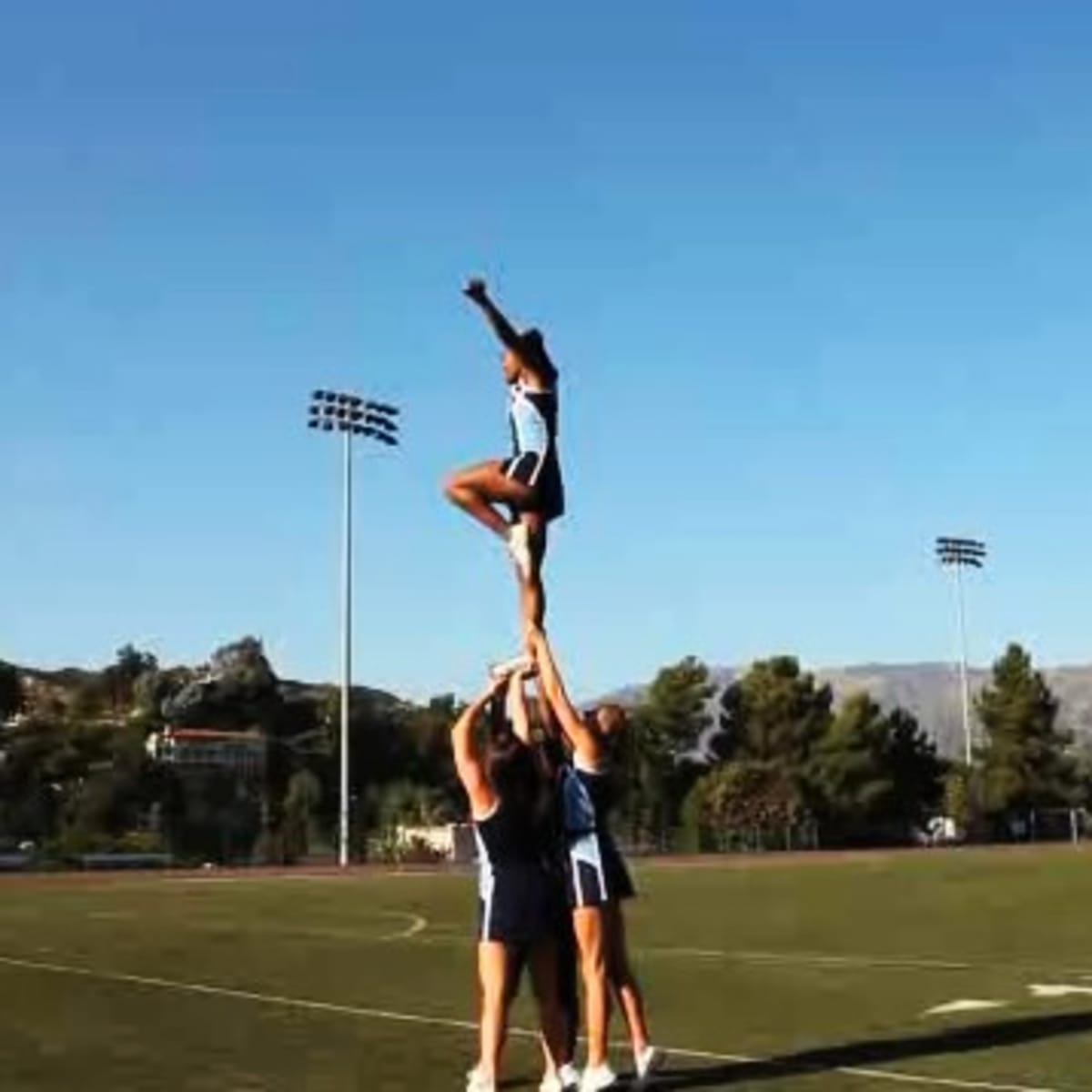 How to Do a Liberty Stunt in Cheerleading - Howcast