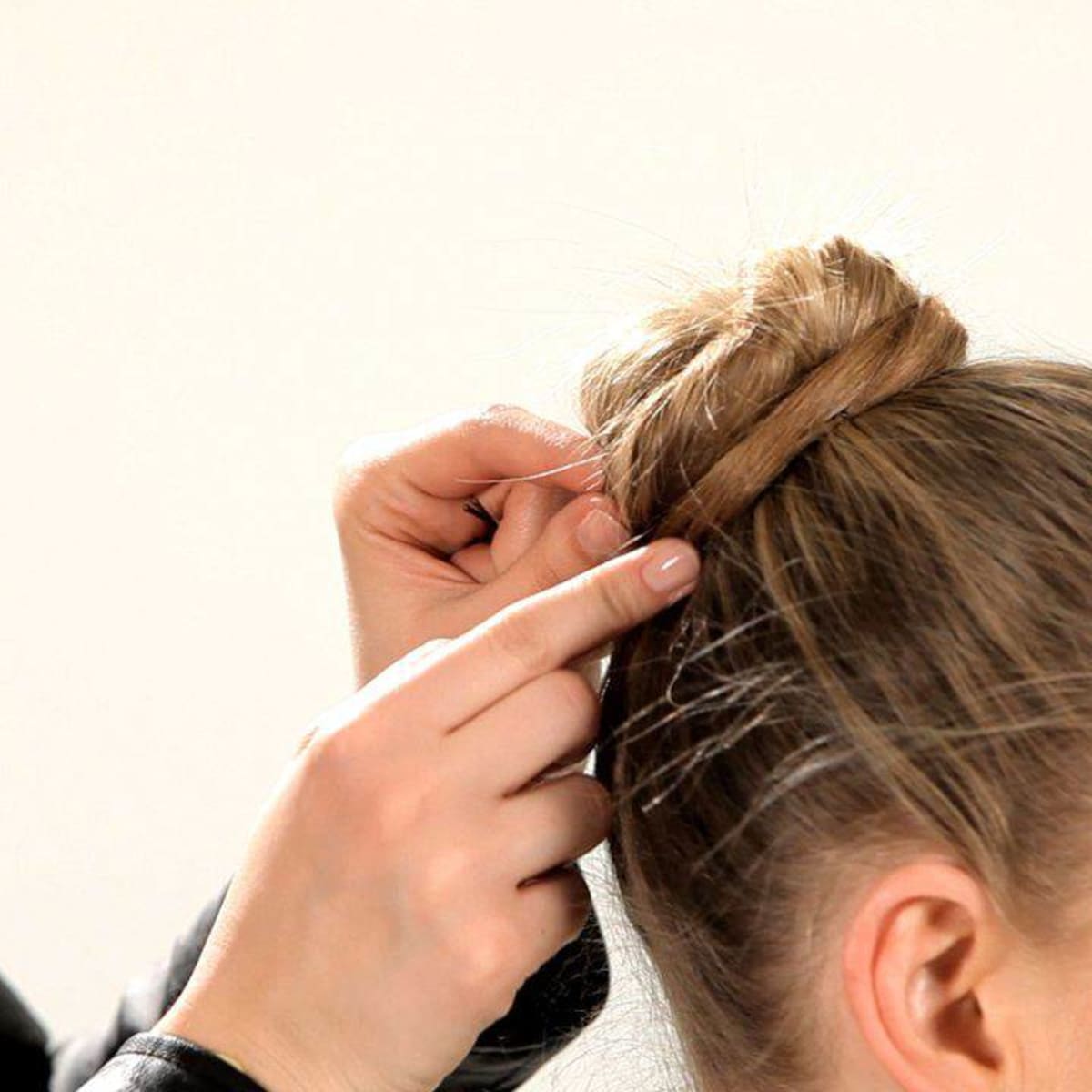 Perfect Ballerina Bun in 4 Simple Steps – So Danca