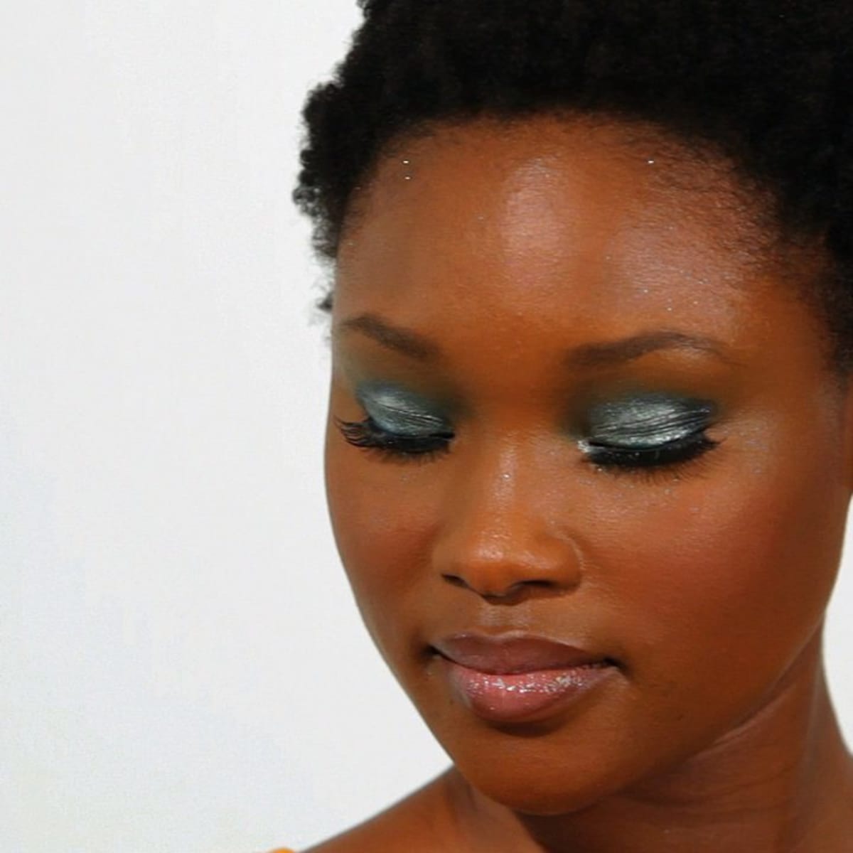 Apply Silver Makeup For Black Women