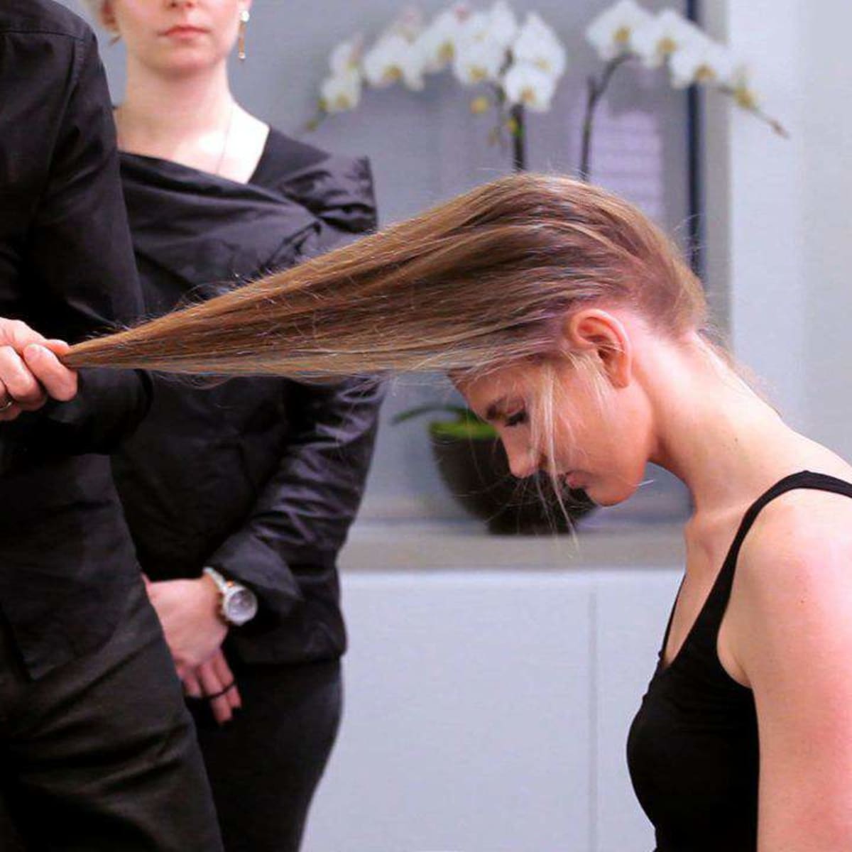 How to Cut Long Hair Yourself - Howcast How to Cut Long Hair Yourself - Howcast