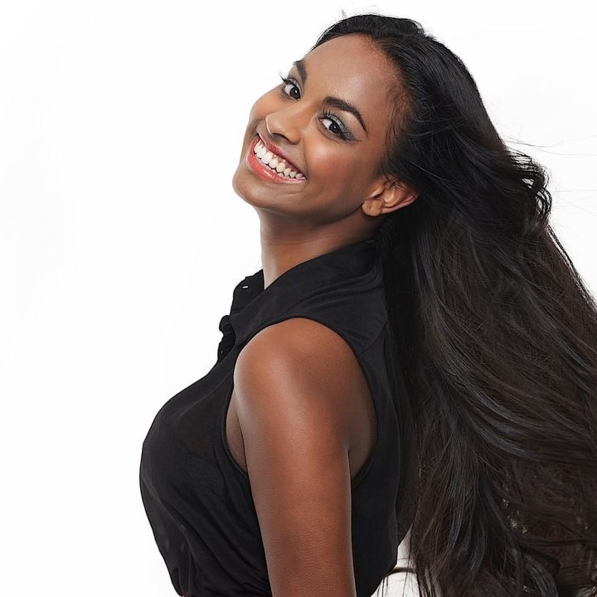 Pros & Cons of the Netting Hair Weave Technique - Howcast Pros & Cons of the Netting Hair Weave Technique - Howcast