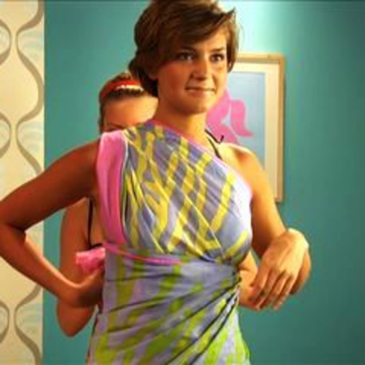 Tying a sarong into a dress online