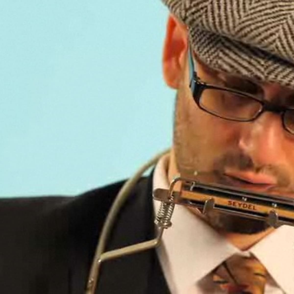 How to Play Blues on the Harmonica Howcast