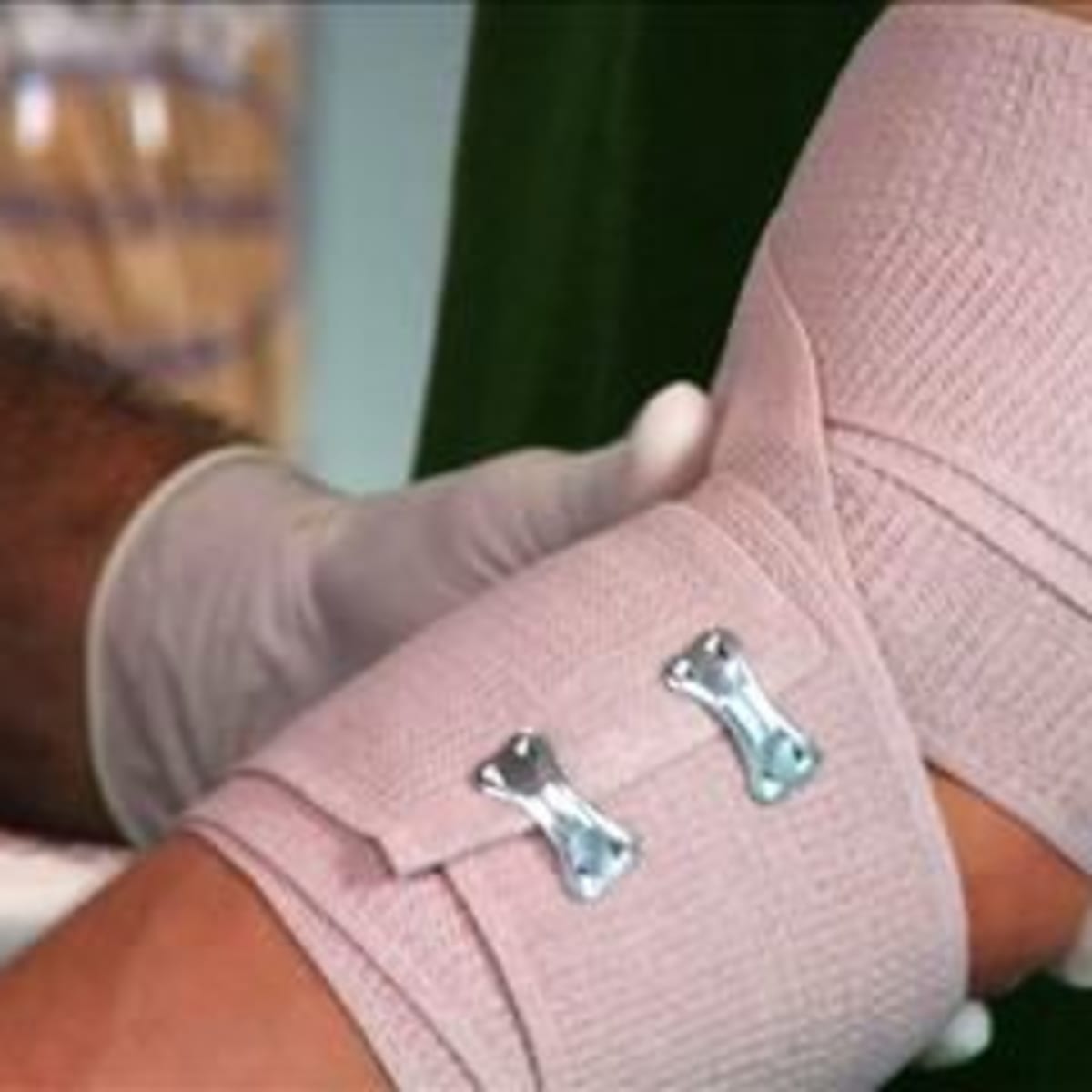 To bandage top