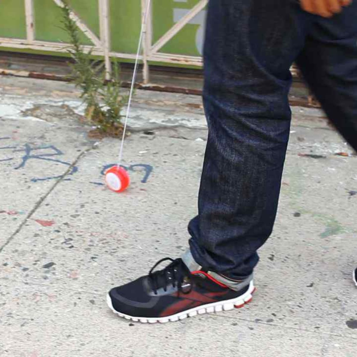 How to Do the Creeper the Walk the Dog Yo Yo Tricks Howcast