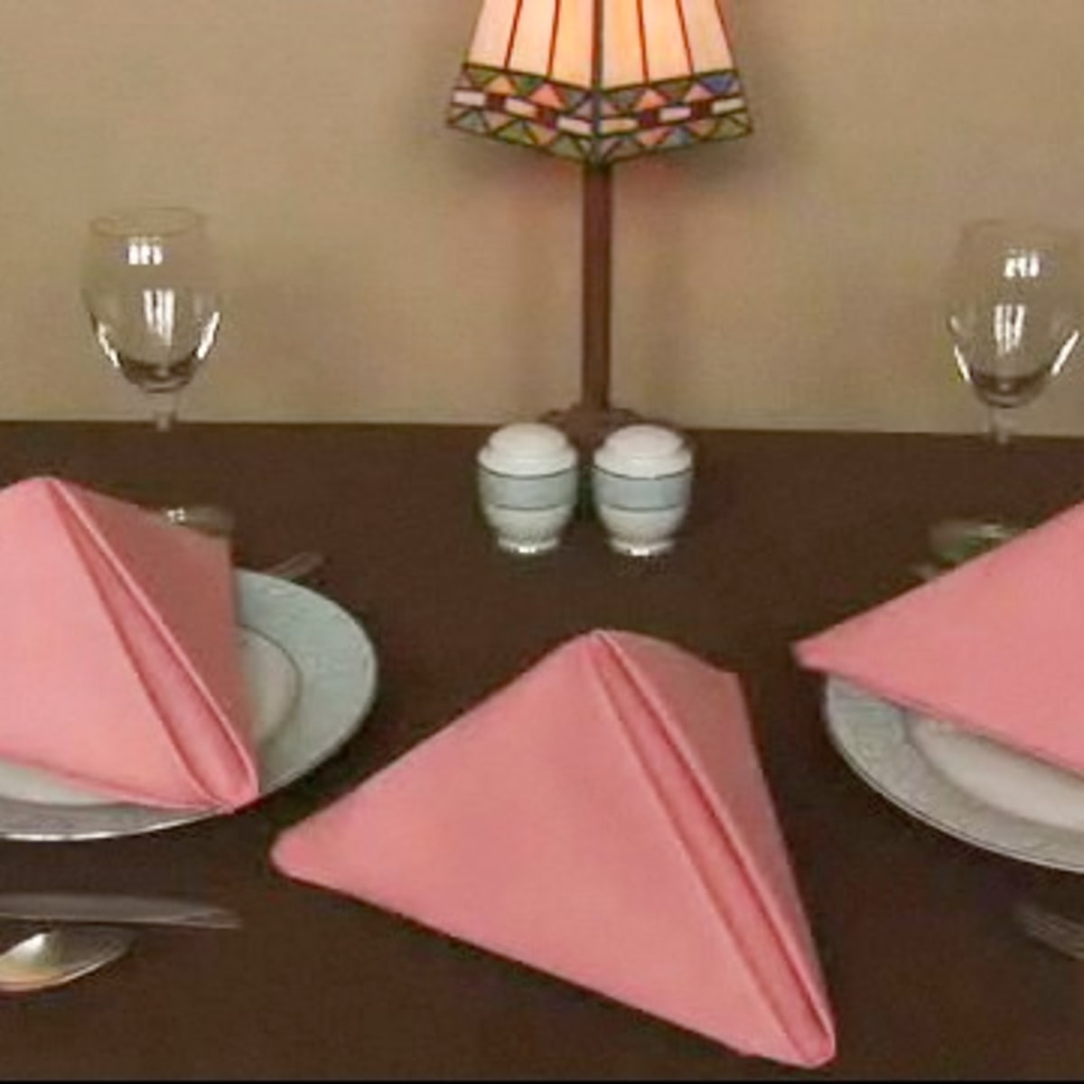 Pyramid store napkin folding