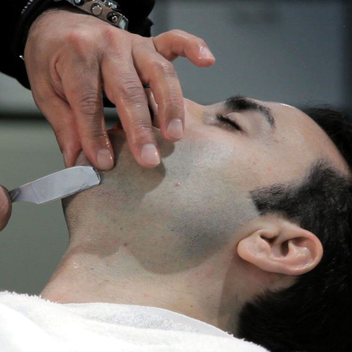 How to shave with store a straight razor