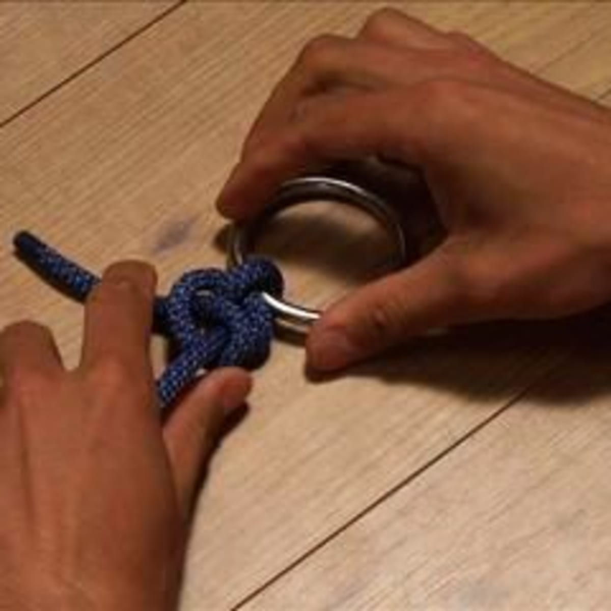 Ring outlet hitch knot