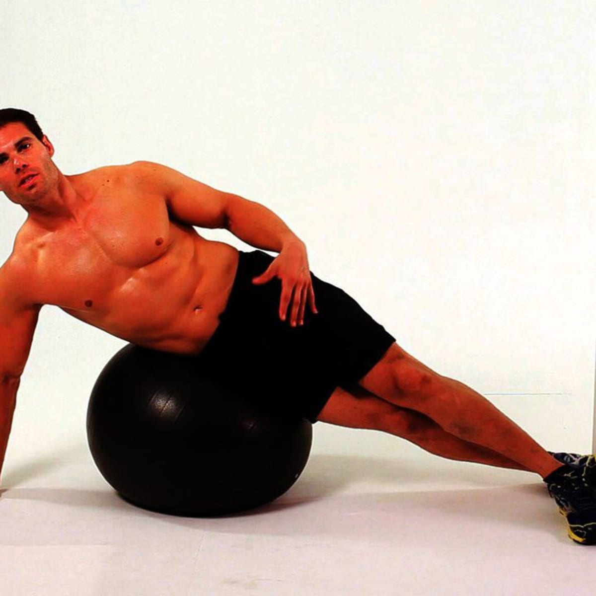 How to Do Side Crunches on Exercise Ball Howcast