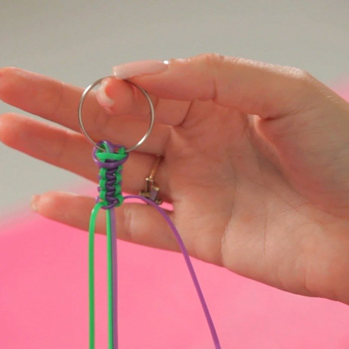 How to Make a Cobra Friendship Bracelet Using Lanyard Howcast
