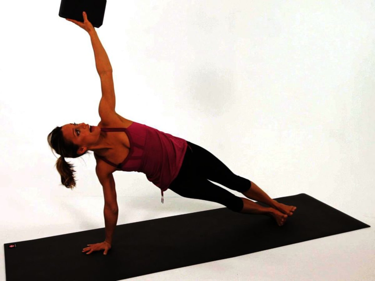 How to Do Side Plank Pose | Vasisthasana | Yoga Tutorial - YouTube