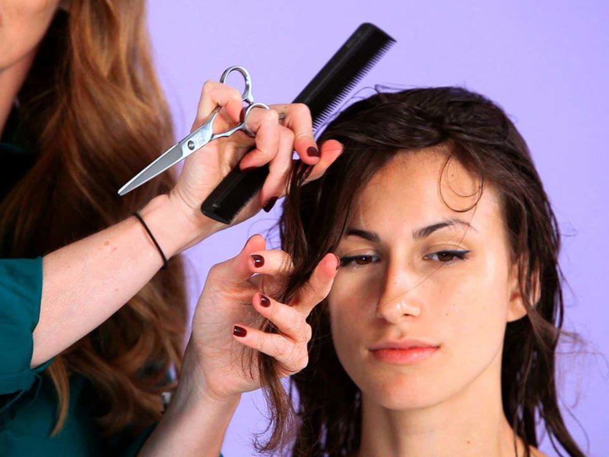 How to Handle Cowlicks when Cutting Hair - Howcast How to Handle Cowlicks when Cutting Hair - Howcast