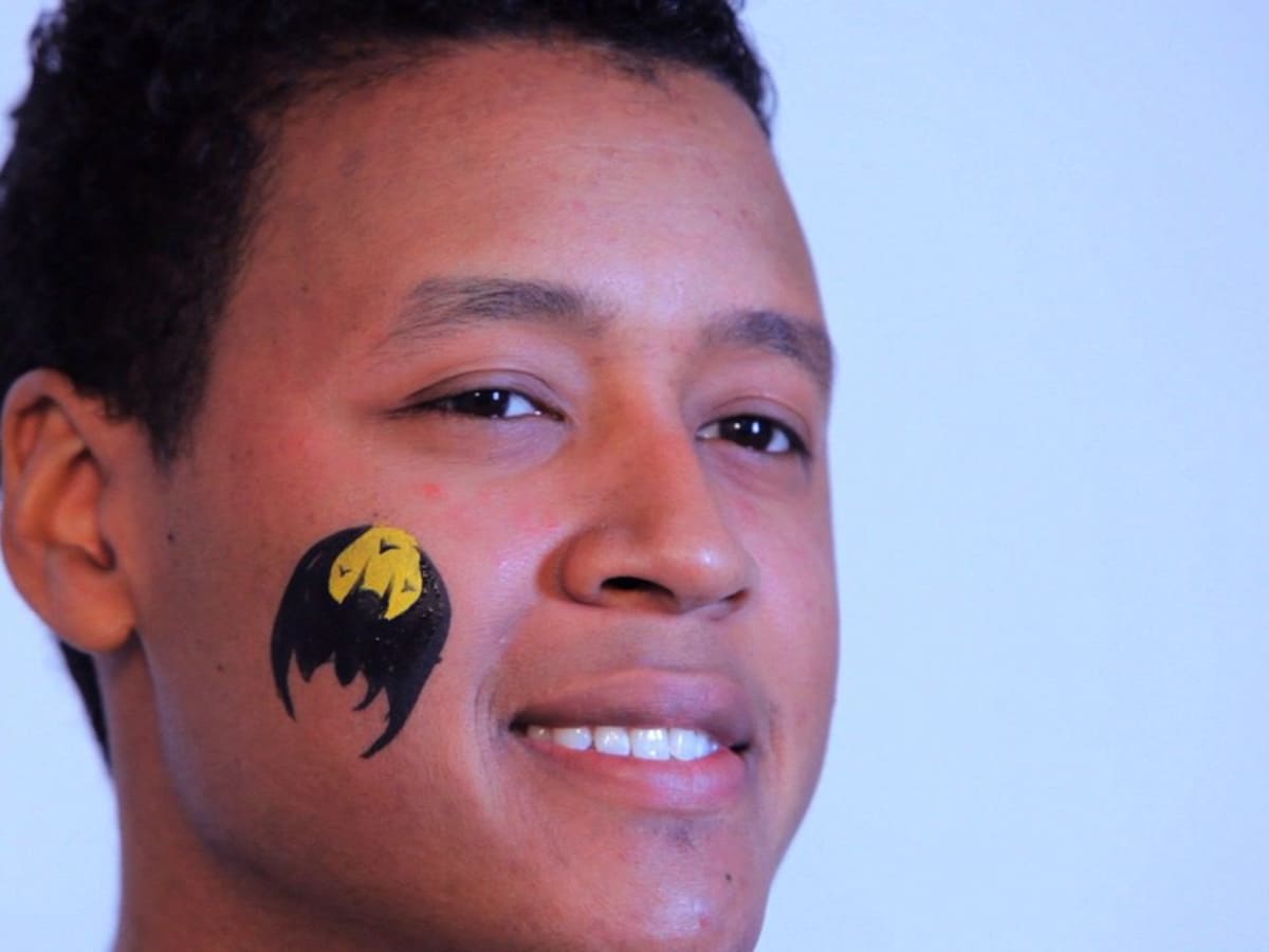 How to Paint a Cheek Batman with Face Paint - Howcast How to Paint a Cheek Batman with Face Paint - Howcast