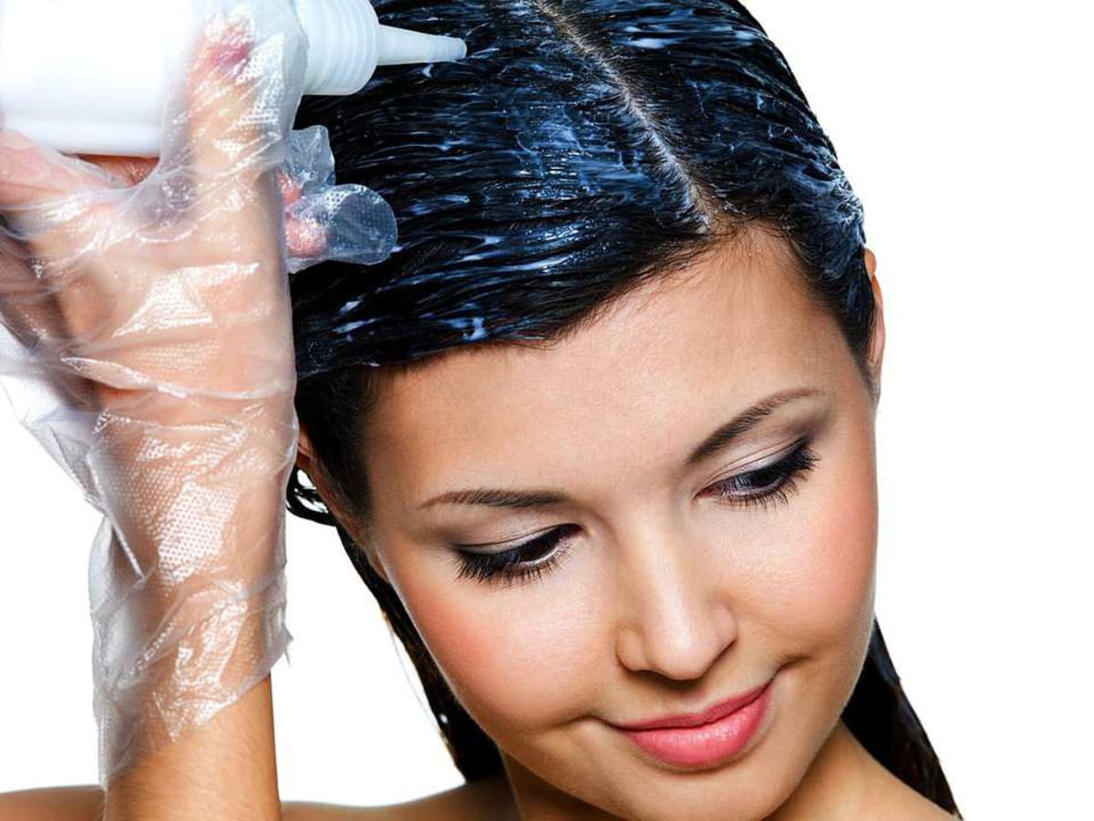 What to Know before Highlighting Your Own Hair - Howcast What to Know before Highlighting Your Own Hair - Howcast