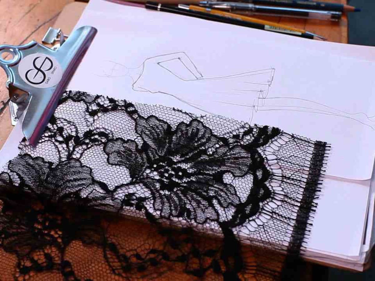 How to draw shop lace on a dress