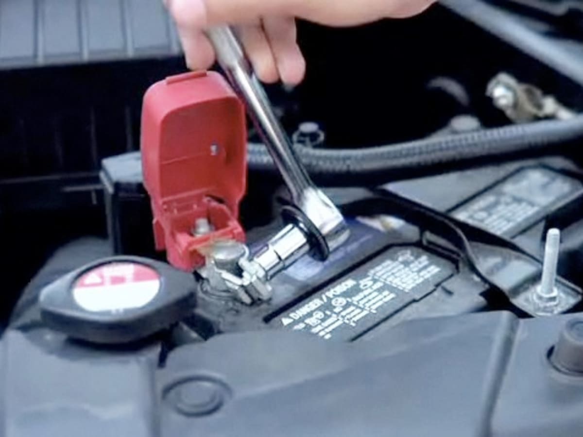 To disconnect outlet car battery