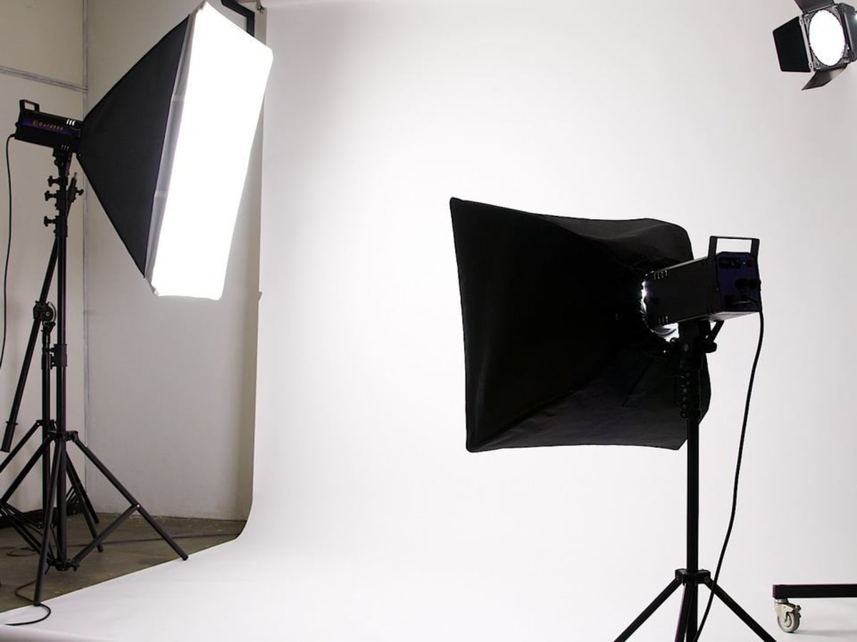 White clearance studio light