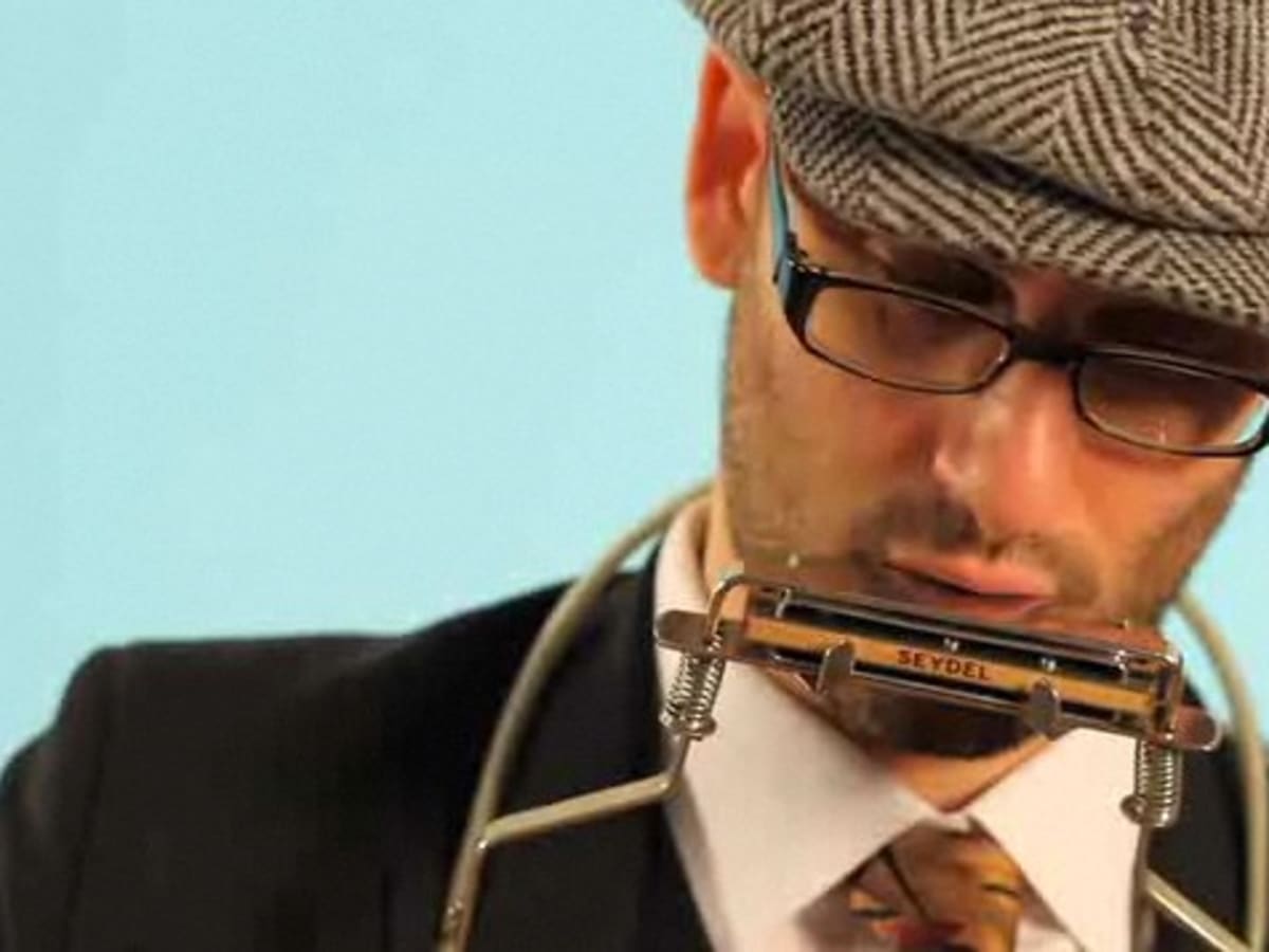 Play the sales harmonica
