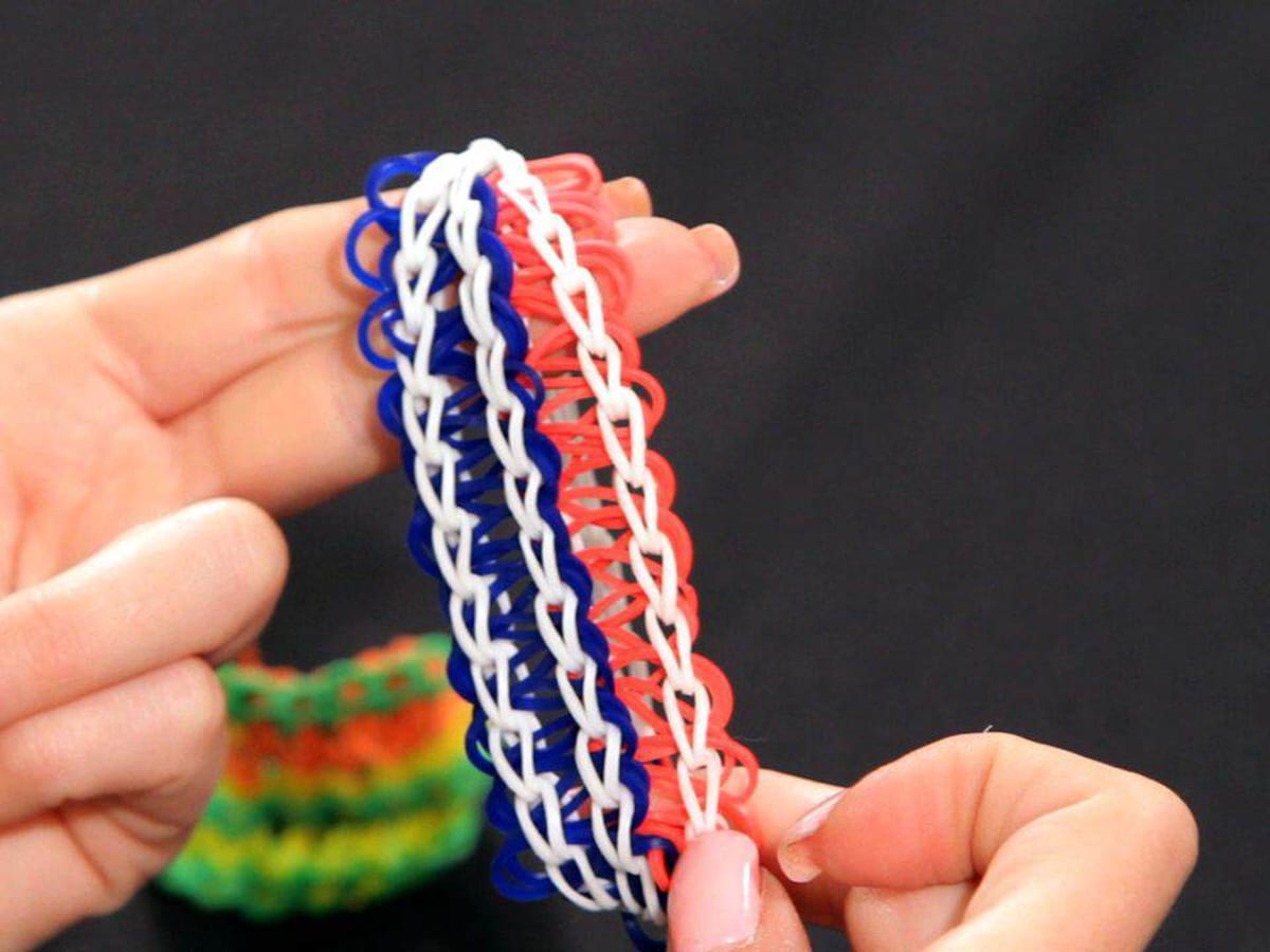 How to Make a Cobra Rainbow Loom Bracelet Howcast