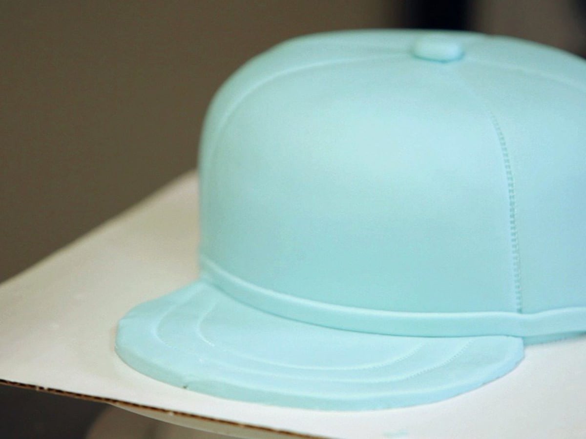 Baseball hat discount cake