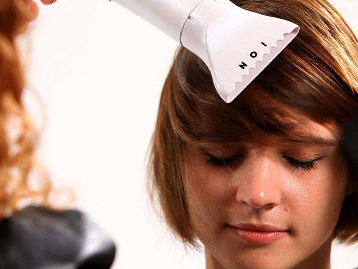 Straighten deals short hair