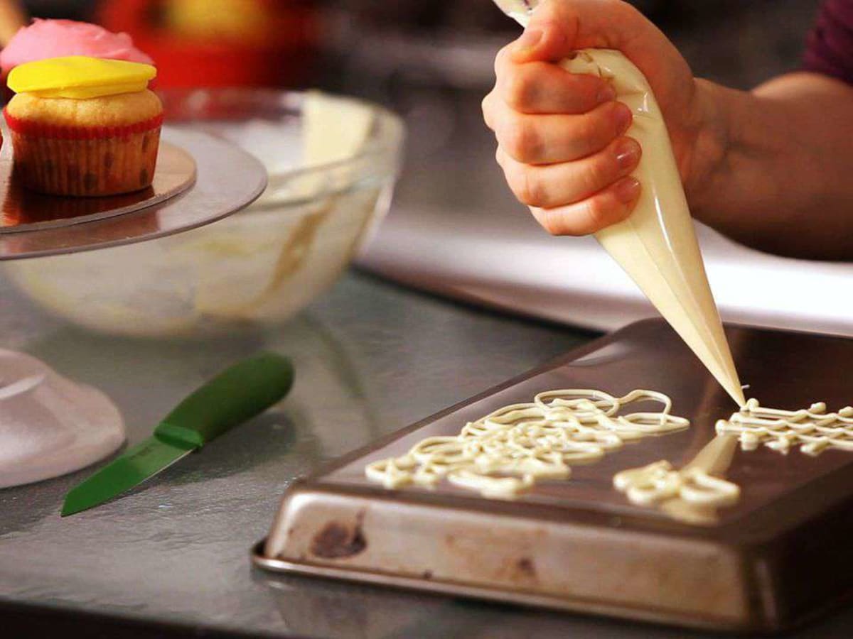 How to deals make chocolate decorations