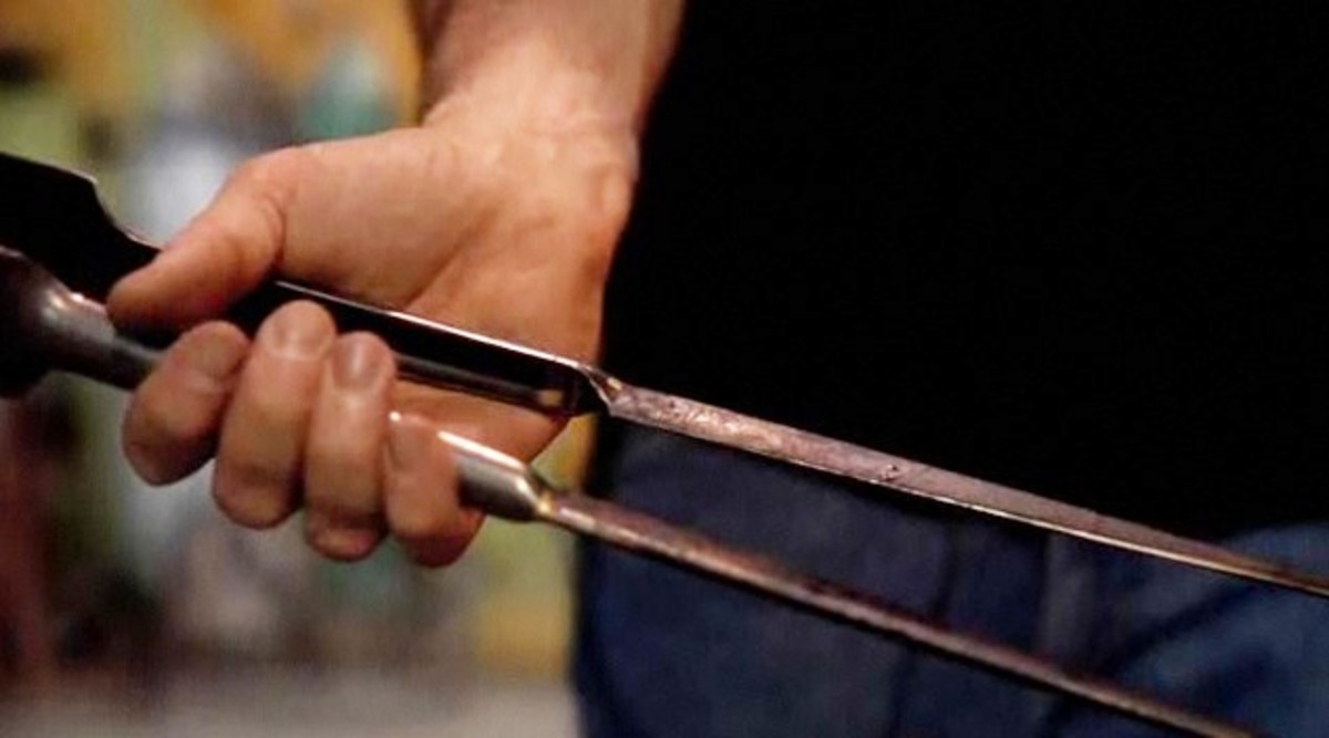 How to Use Jacks & Pacioffis in Glassblowing - Howcast