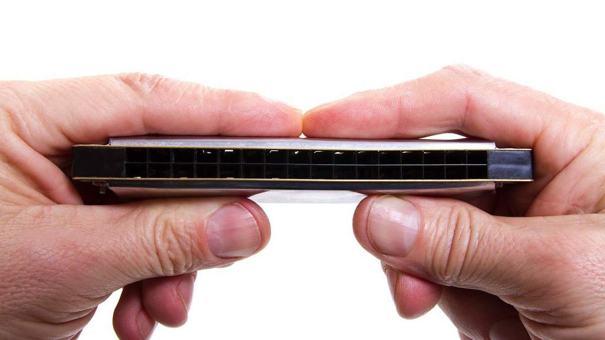 How to Play Major vs. Minor Keys on Harmonica Howcast