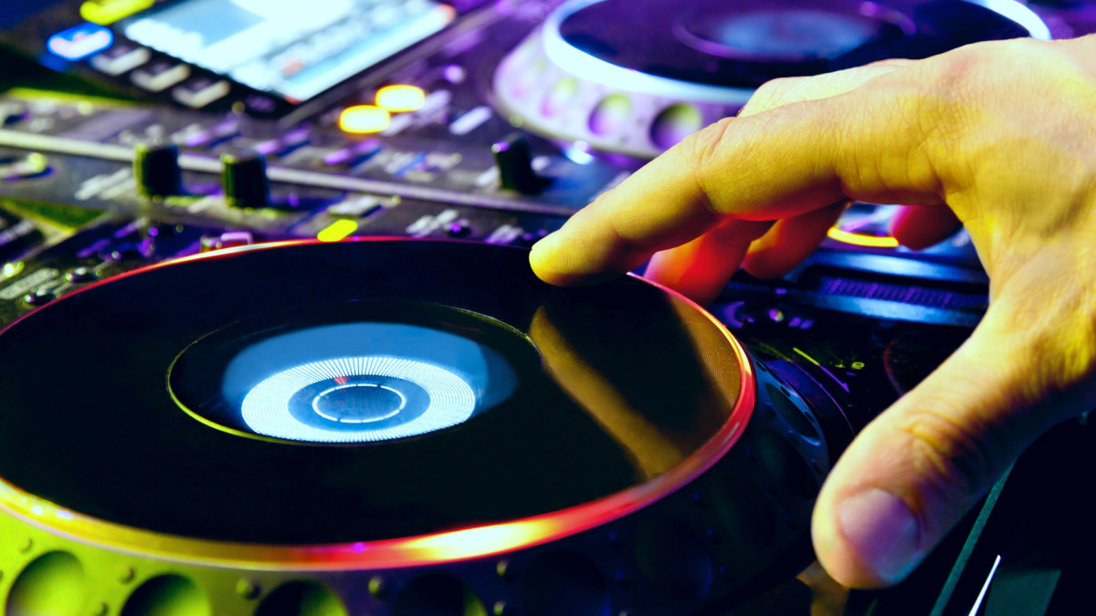 how-to-dj-howcast