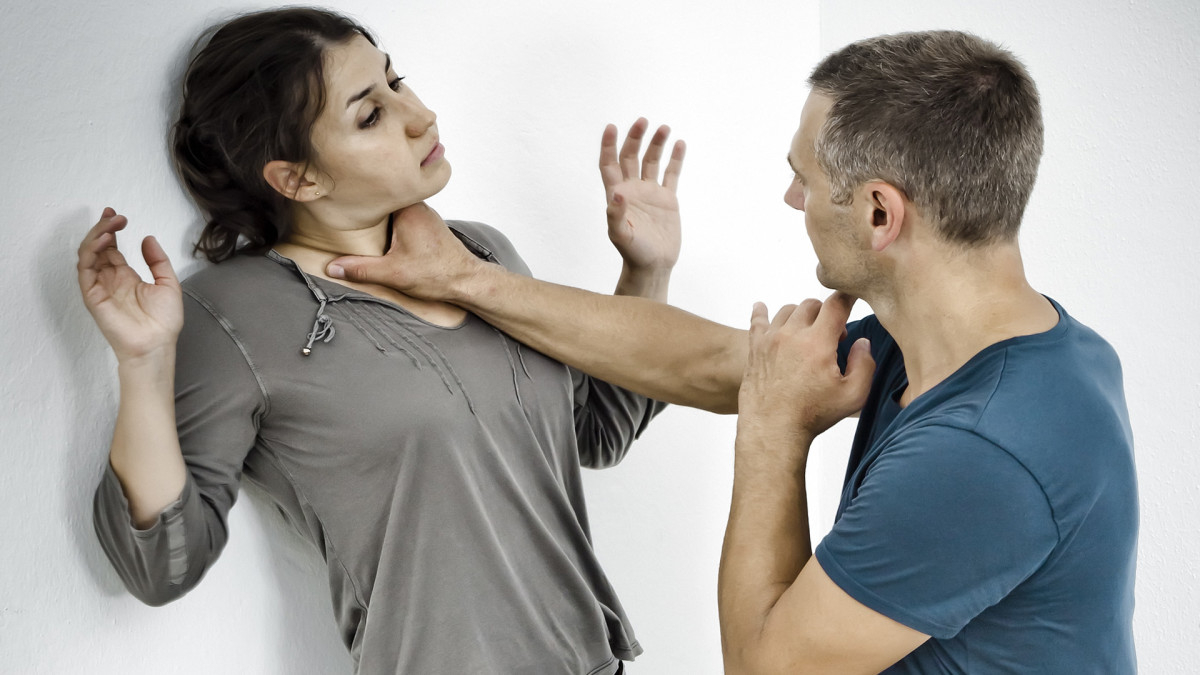 Learn Basic Self Defense Moves Techniques Howcast Learn Basic Self Defense Moves Techniques Howcast