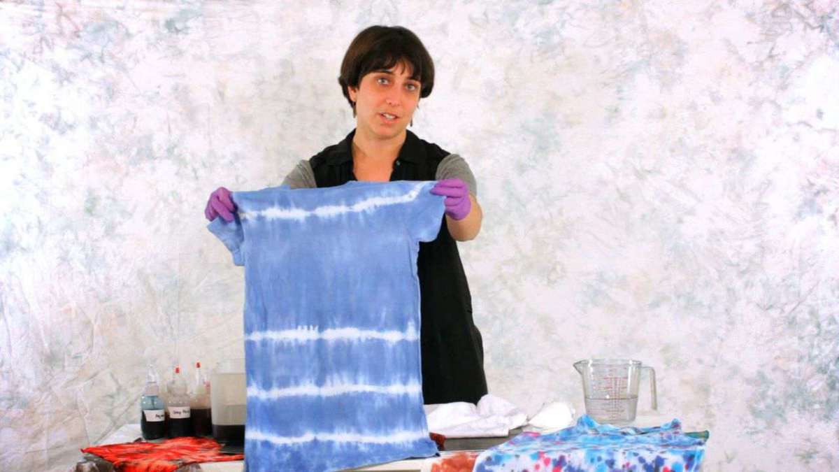 How to Tie Dye a T-Shirt - Howcast
