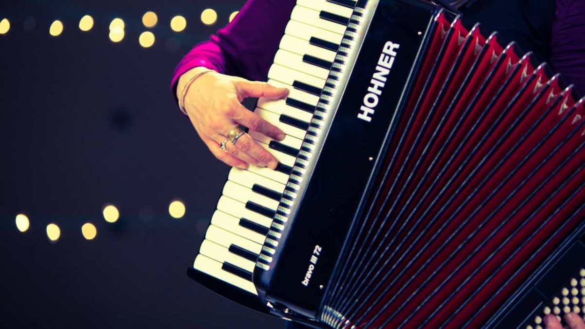 How to Play a Piano Accordion Howcast